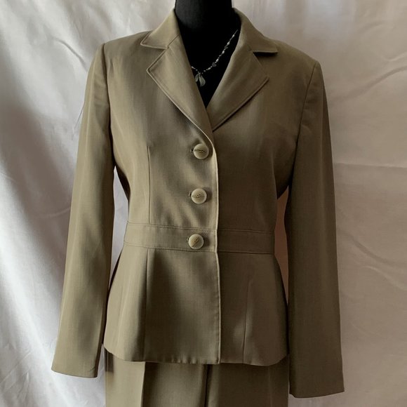 Kasper Woman's Pants Suit, Size 6, Tan - Picture 2 of 8